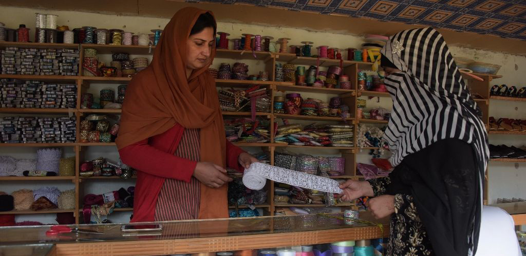 Women shopkeeper dealing with woman customer
